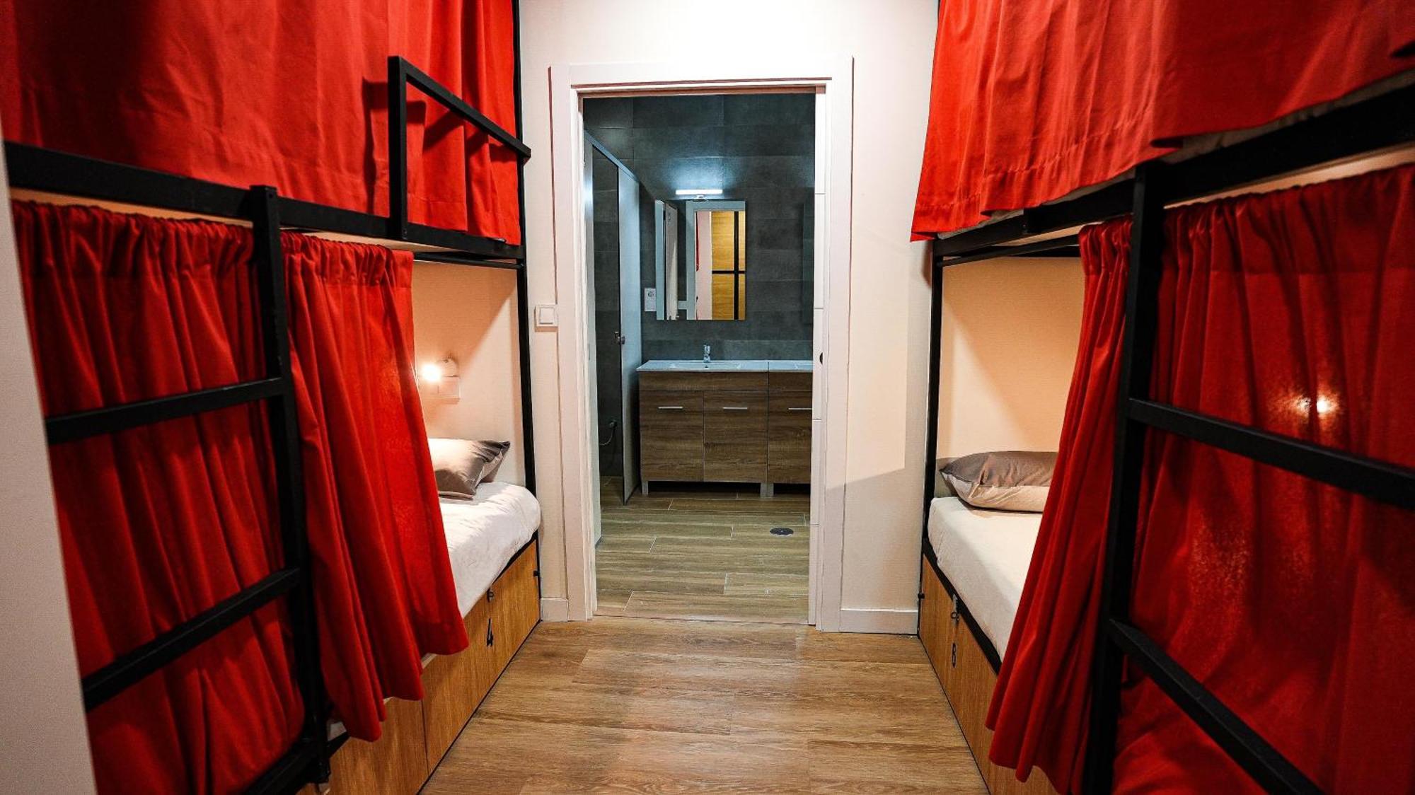 Bunk Bed Mixed Dormitory Room